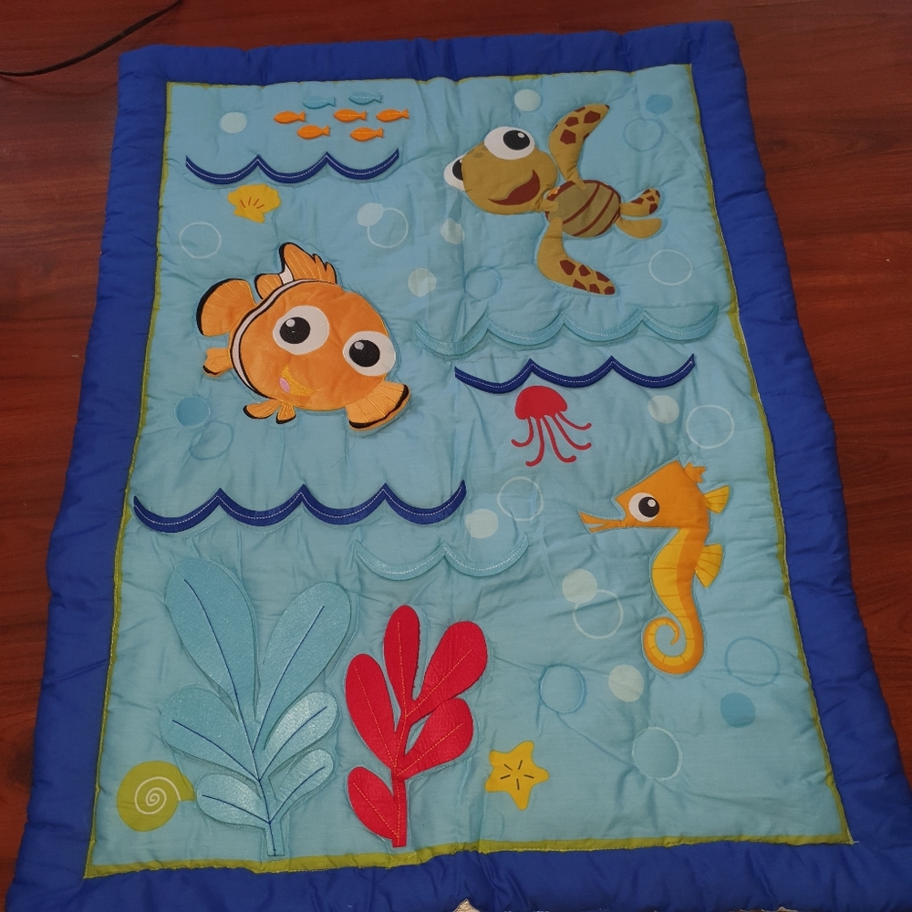Disney Nemo Wavy Days baby Quilted blanket 31x40 in